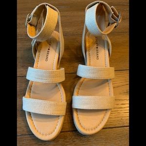 New size 7 1/2 sandals Lucky Brand